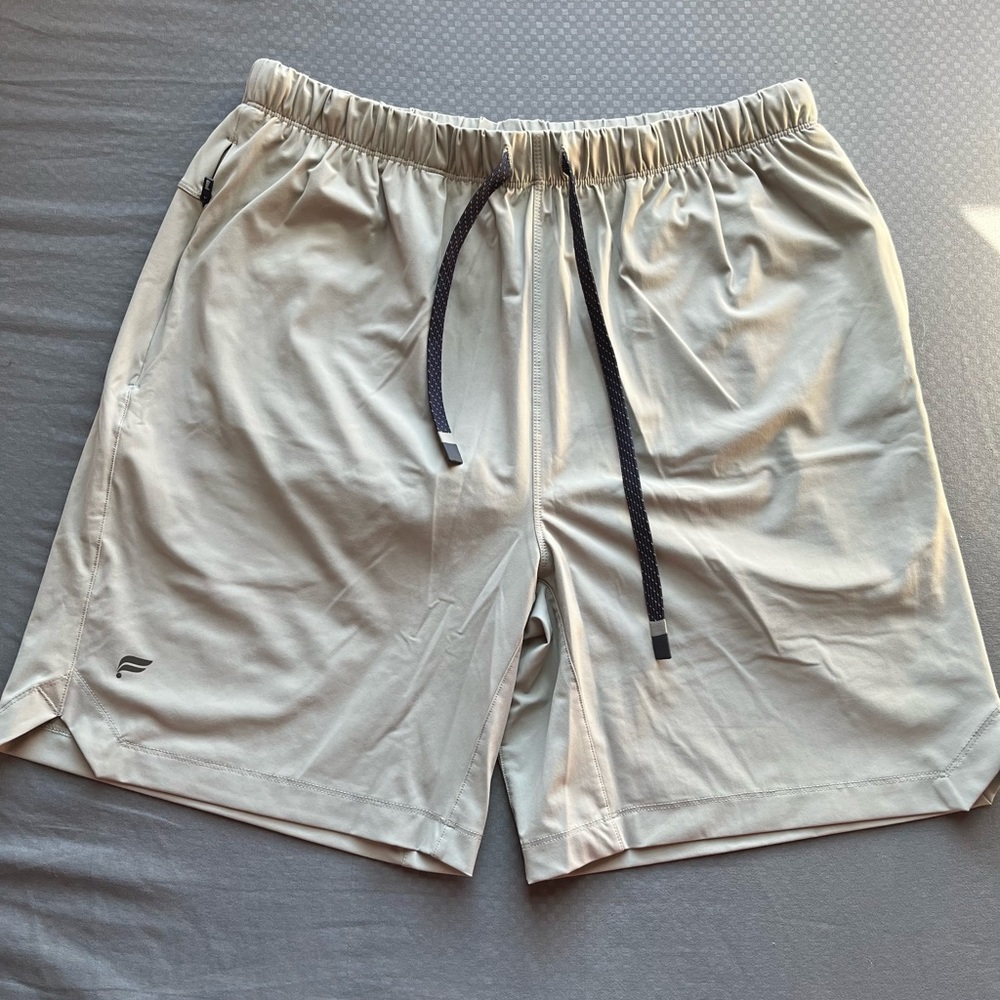 Fabletics Sportwear Short ( The one short
-Lined) Shadow Grey